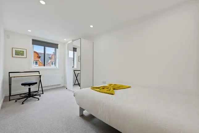 Flat for sale in Harley Street, Marylebone Village, London W1G