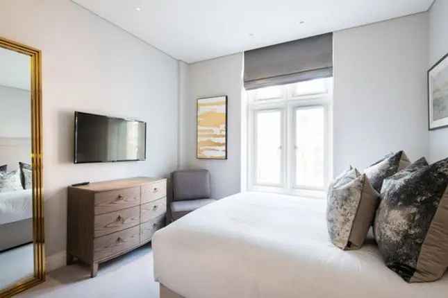 Penthouse to rent in Green Street, London W1K