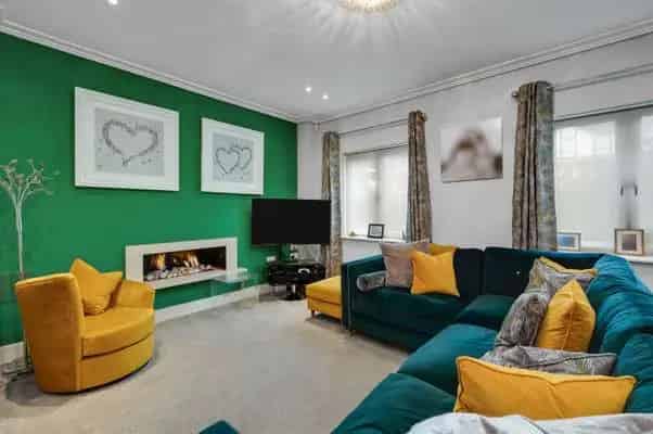Modern 4-Bedroom Home Near Walton Station