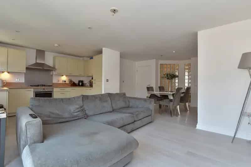 2 Bedroom Flat for Sale near Liberty Square