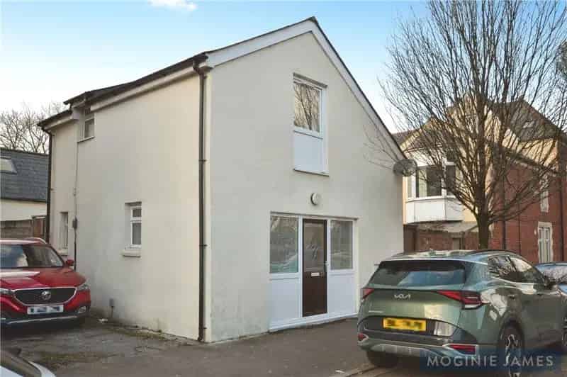 2 Bedroom Detached House For Sale