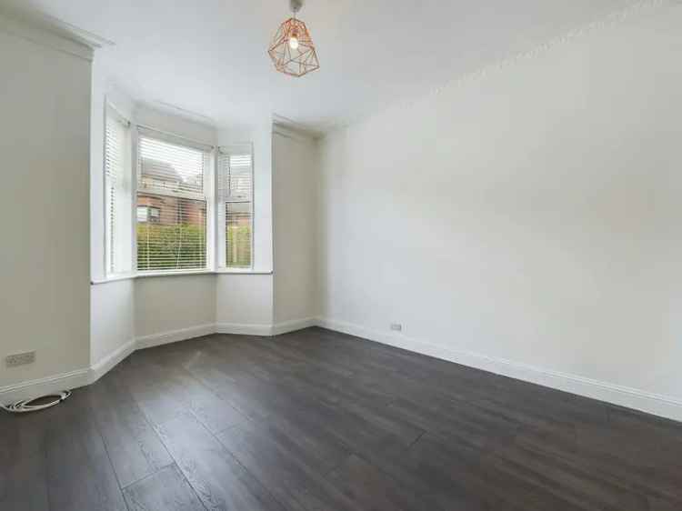 Ground Floor 1 Bed Flat Stylish Finish Modern Kitchen Private Garden