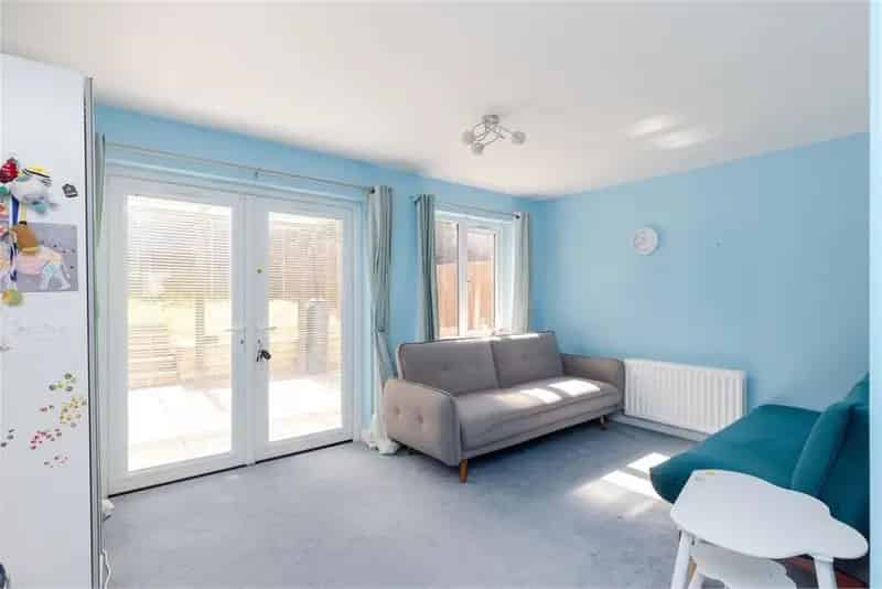 3 Bed Semi Detached House Easter Langside