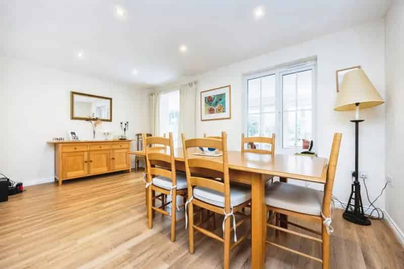 Four Bedroom Semi Detached House Woburn Sands