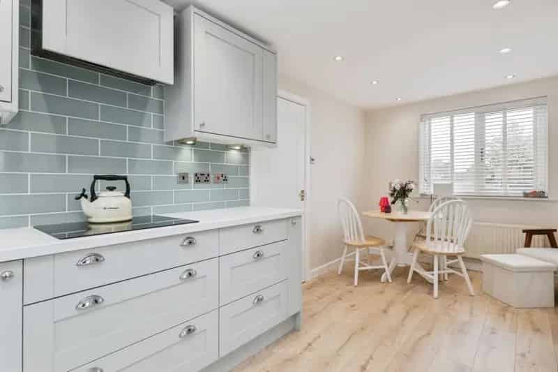 3 Bedroom Family Home with Modern Kitchen and Garden