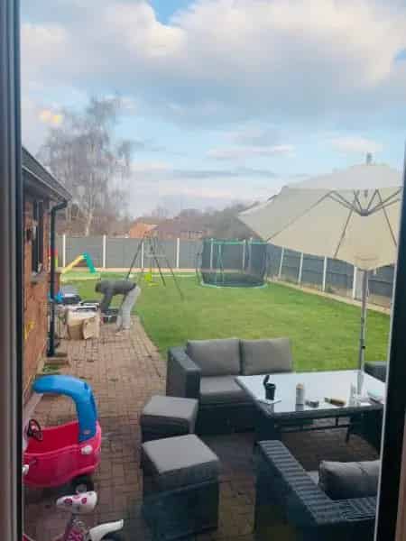 Spacious 3 Bed House Family Home Off Road Parking Large Garden