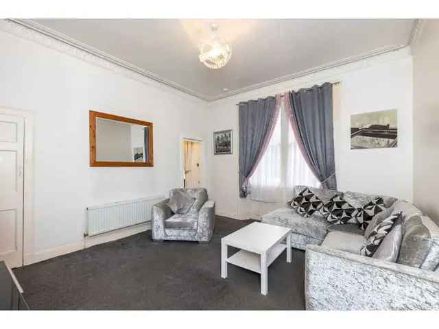 2 Bedroom Flat for Sale Near High Street