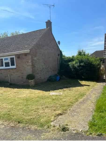 2 Bedroom Bungalow with New Kitchen Garden