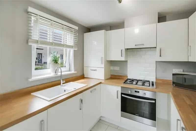 3 Bed End Terraced House Dalkeith Modern Fitted Kitchen Family Bathroom