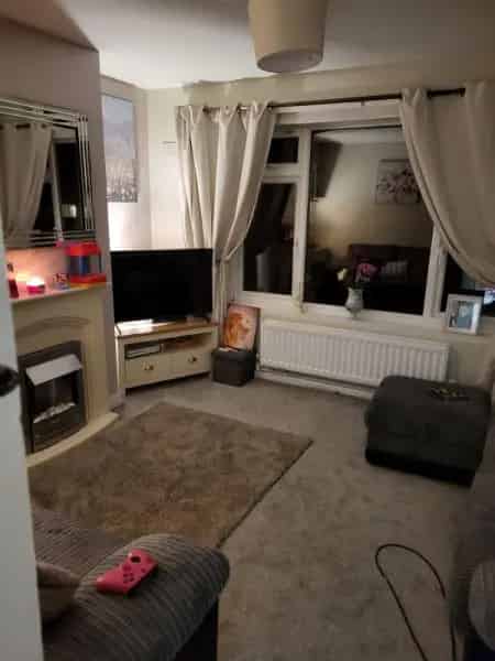 3 Bed House Near Town Centre Large Garden Driveway Parking Schools