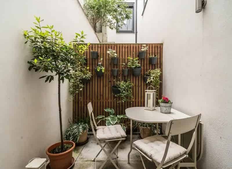 3 Bed Split Level Apartment Lower Clapton 1000 sq ft