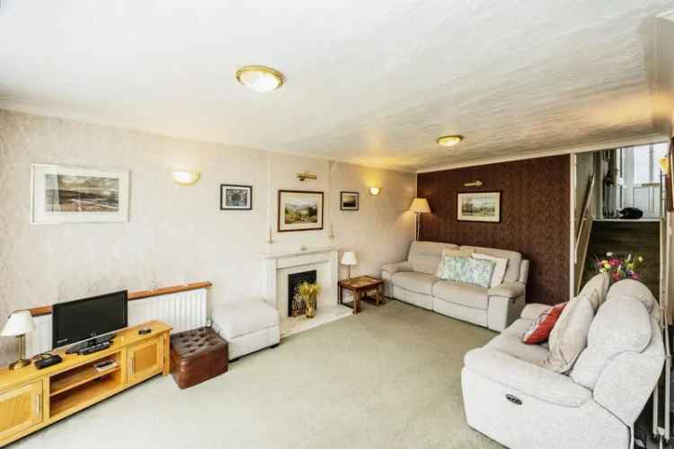 Four Bedroom Semi-Detached House with Valley Views