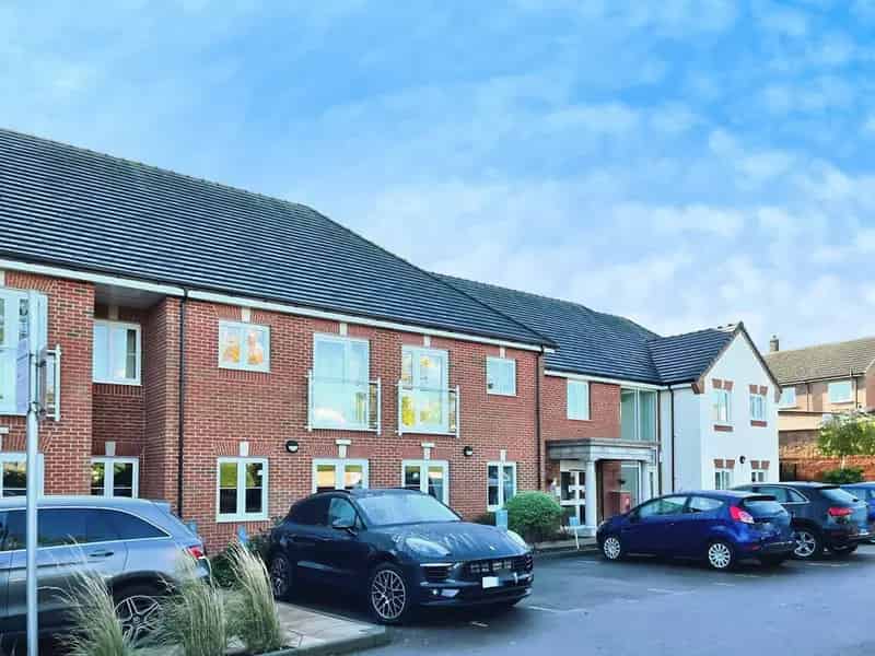 Modern 1-Bed Retirement Apartment with Park Views