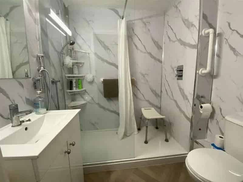 2 bed property for sale