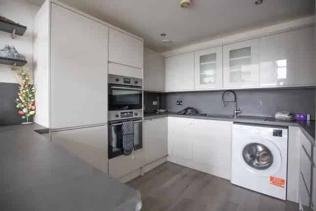 Detached House for Sale in Glasgow G5