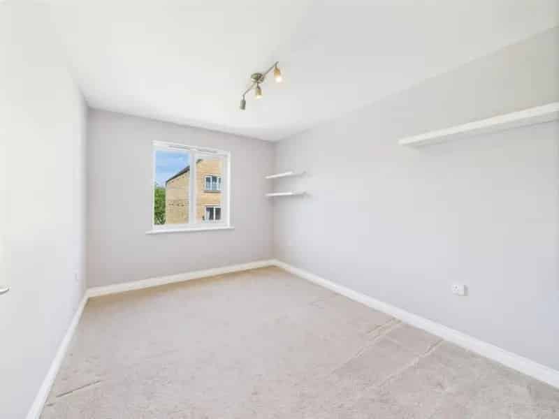 2 bed flat for sale
