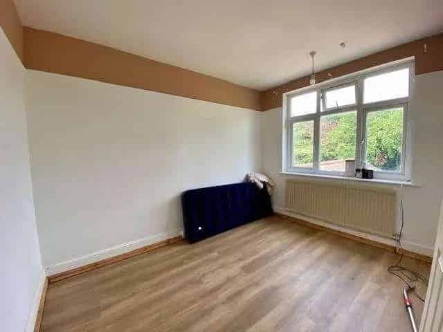 6 Bed House For Sale - Full Renovation