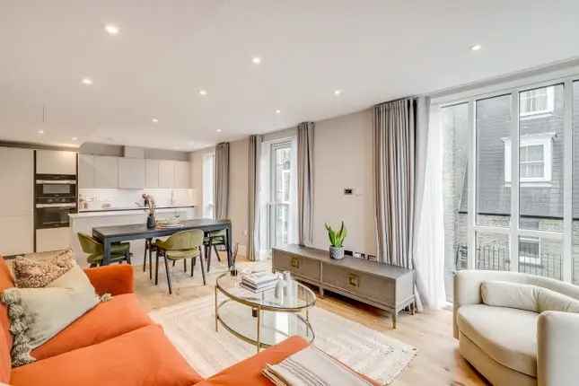 Flat to rent in Baker Street, Marylebone, London NW1