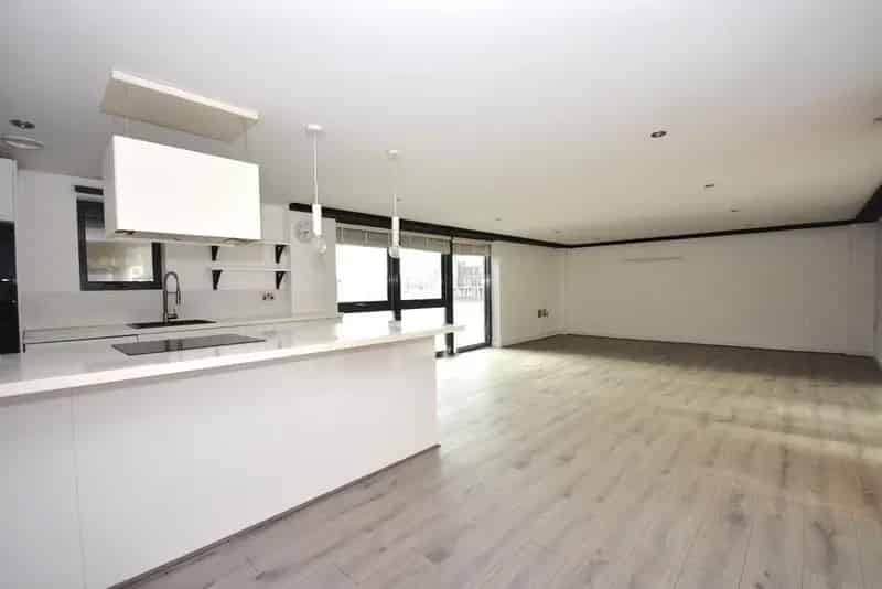 2 Bedroom Apartment for Sale in Atlantic Wharf Cardiff
