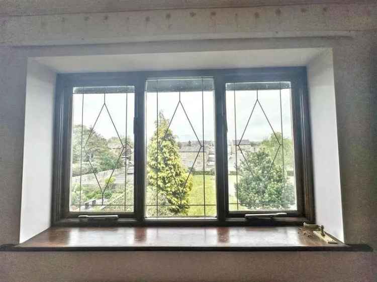 4 Bed House For Sale No Chain Ample Parking Large Garden