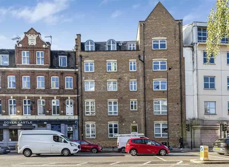 Modern 2 Bed 2 Bath Apartment with Parking