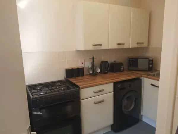 2 Bedroom Flat New Kitchen Parking Garden Double Glazing