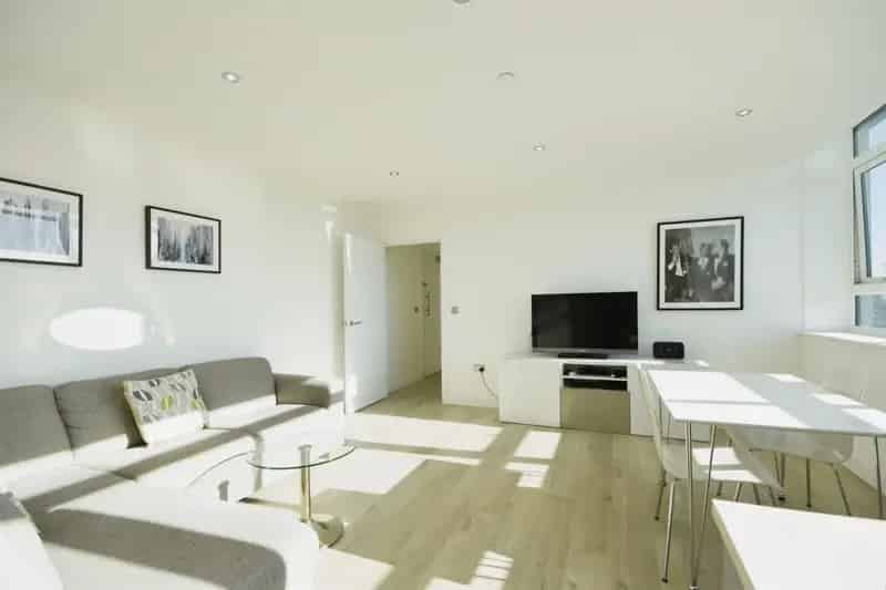 Two Double Bedroom Apartment with Parking and Far Reaching Views