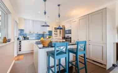 Hillside Stoke Gabriel Detached Home Family Living Ample Parking