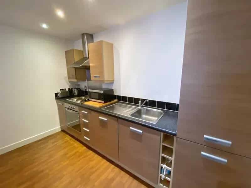 2 Bedroom Furnished Apartment City Centre Close to Broad Street