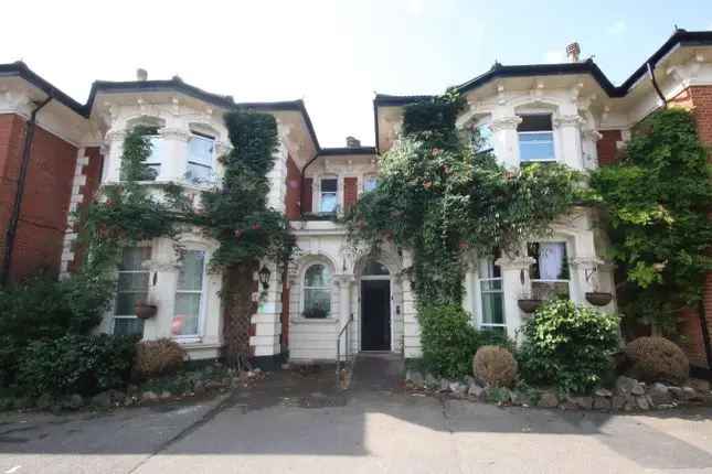 40 Ensuite Bedroom Property in North Finchley London