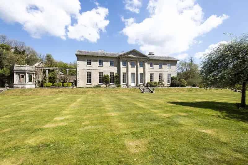 7 Bedroom Detached House for Sale