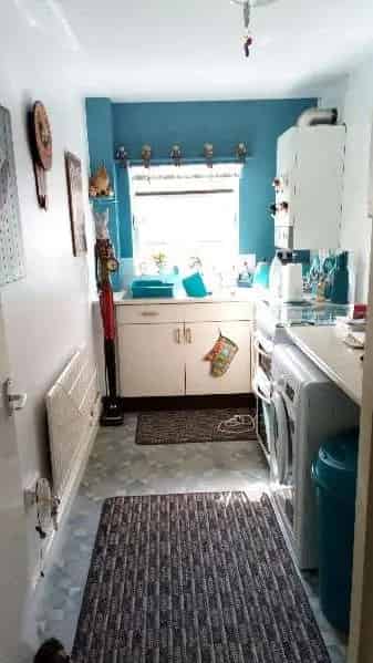 Large 1 Bedroom Flat Near Amenities Parking