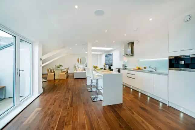 3 Bedroom Apartment for Sale in Chelsea SW10