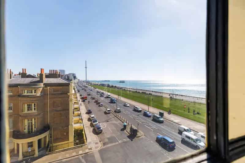 3 Bedroom Seafront Duplex Apartment Hove