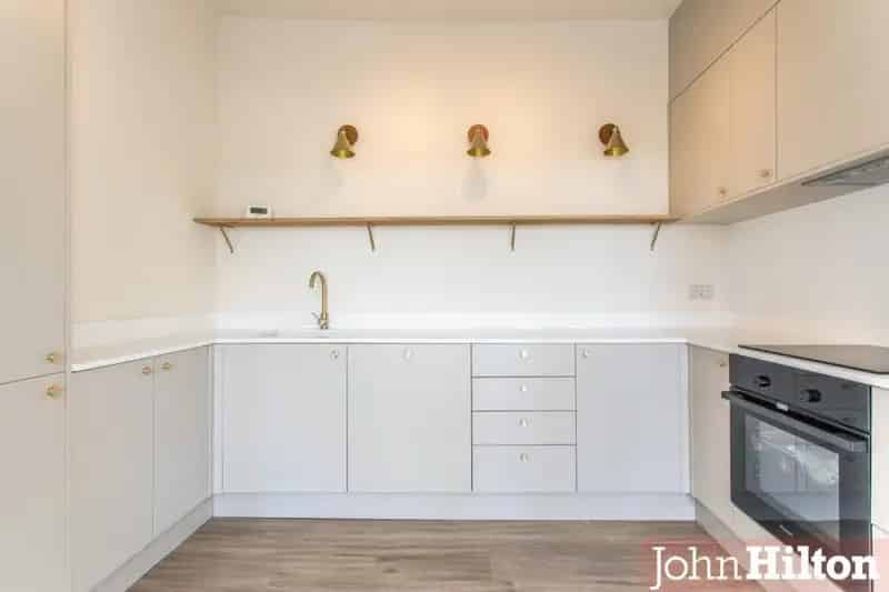 2 Bedroom Maisonette - Newly Refurbished