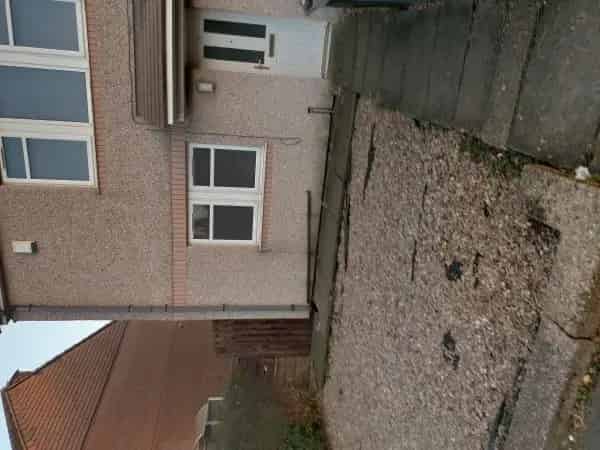 2 Bedroom House Near Schools