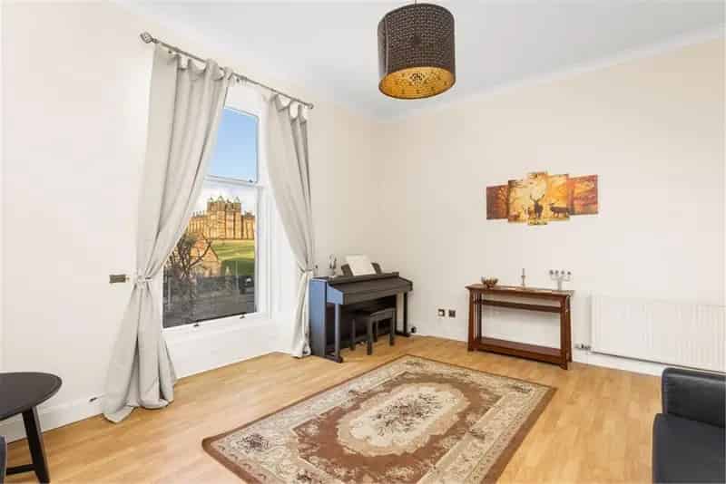 1 Bed Flat Wester Coates Top Floor Allocated Parking