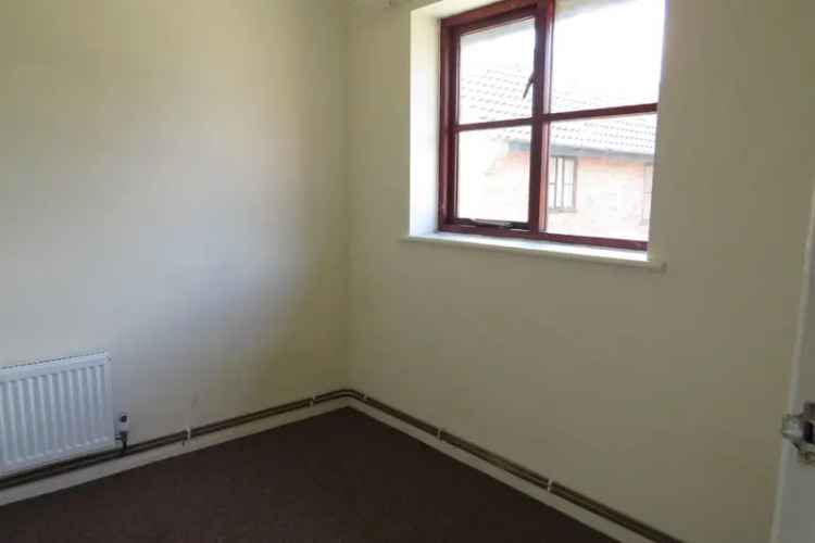 2 Bed Flat Fakenham Available April
