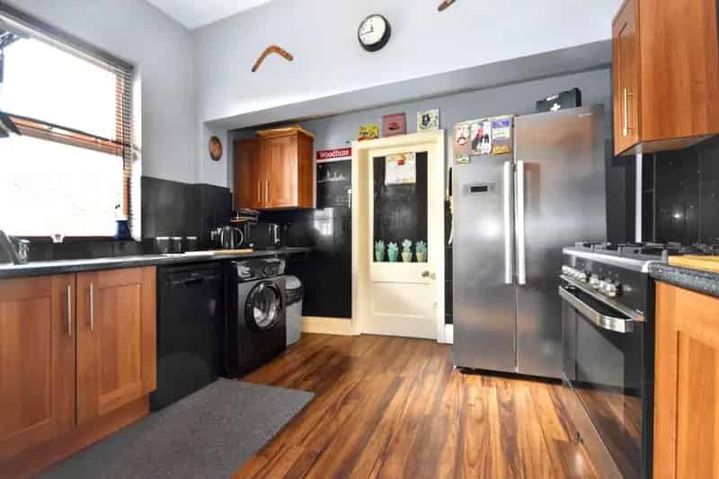 Four Bedroom Family Home WF2 Detached Garage No Onward Chain