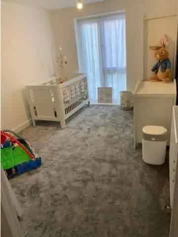 2 Large Bedroom Flat Double Balcony Parking Schools Shops Parks Pubs