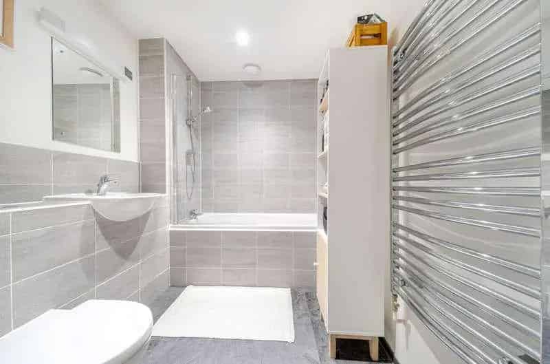 2 Bed Flat for Sale Cheltenham Modern Apartment Town Centre