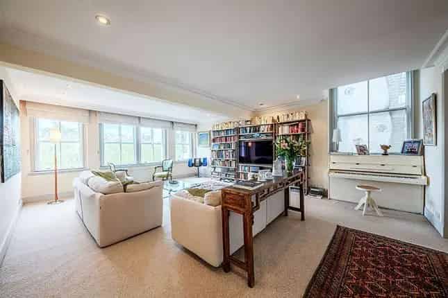 Flat for Sale in Holland Park London W11