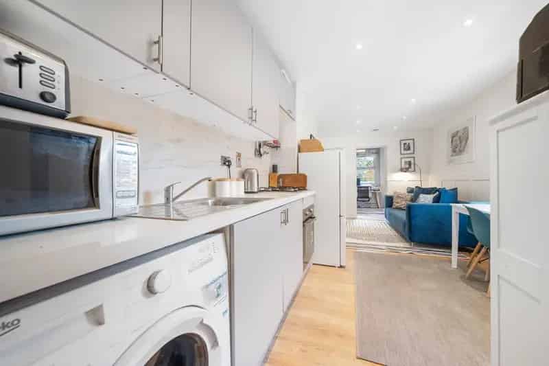 2 Bedroom Flat House to Rent in Brixton