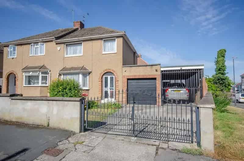 3 Bedroom Semi-Detached House For Sale