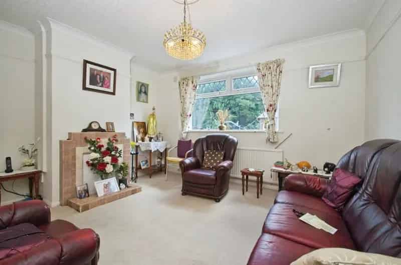 3 Bedroom Semi-Detached House Llanishen Large Plot Lapsed Planning Permission