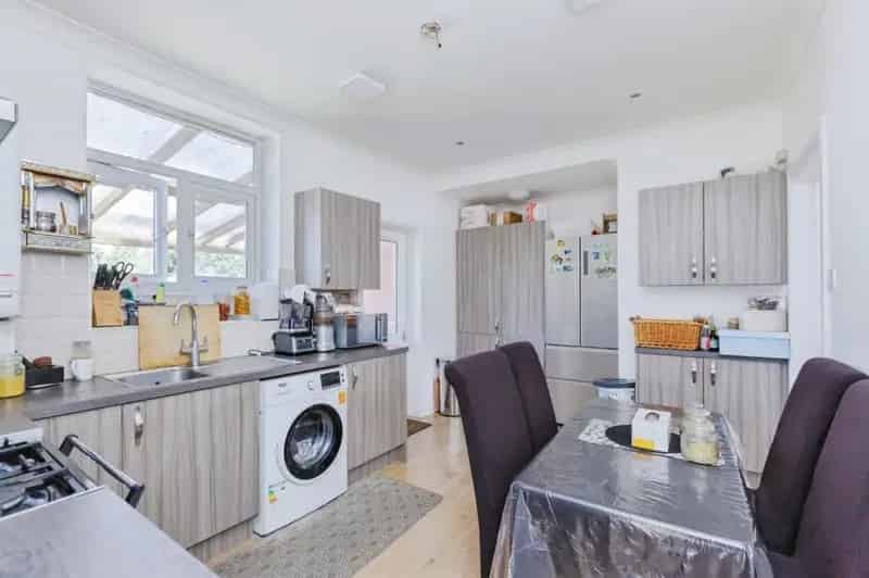 Semi Detached House Two Bedrooms Two Bathrooms Driveway Garden