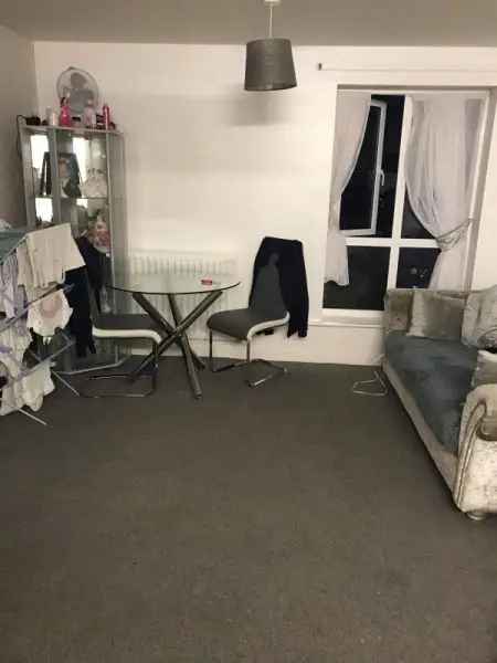 Flat For Rent in Borough of Runnymede, England