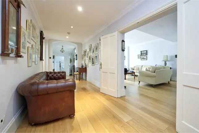 Flat to rent in Holland Park, London W11