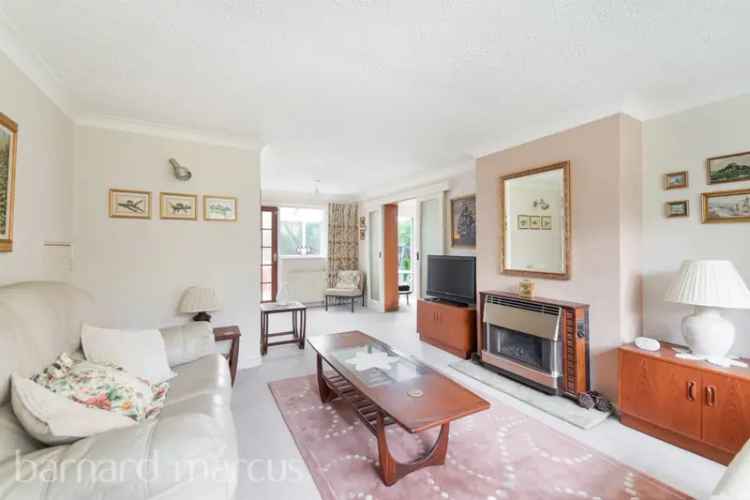 Three Bedroom Family Home with Conservatory and Garage