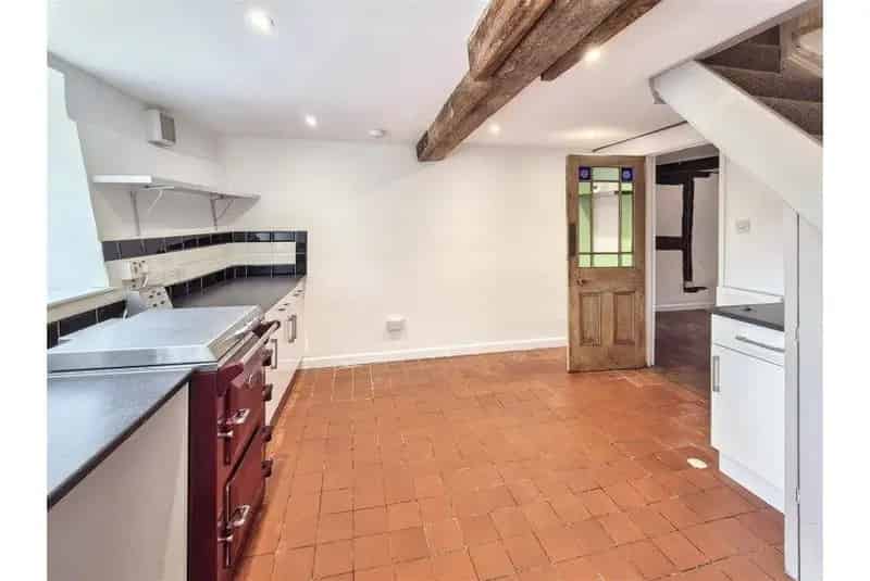 2 bed house for sale